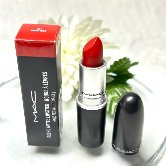 MAC Ruby Woo #707 Retro Matte Lipstick Full Size Red NEW - Picture 1 of 15